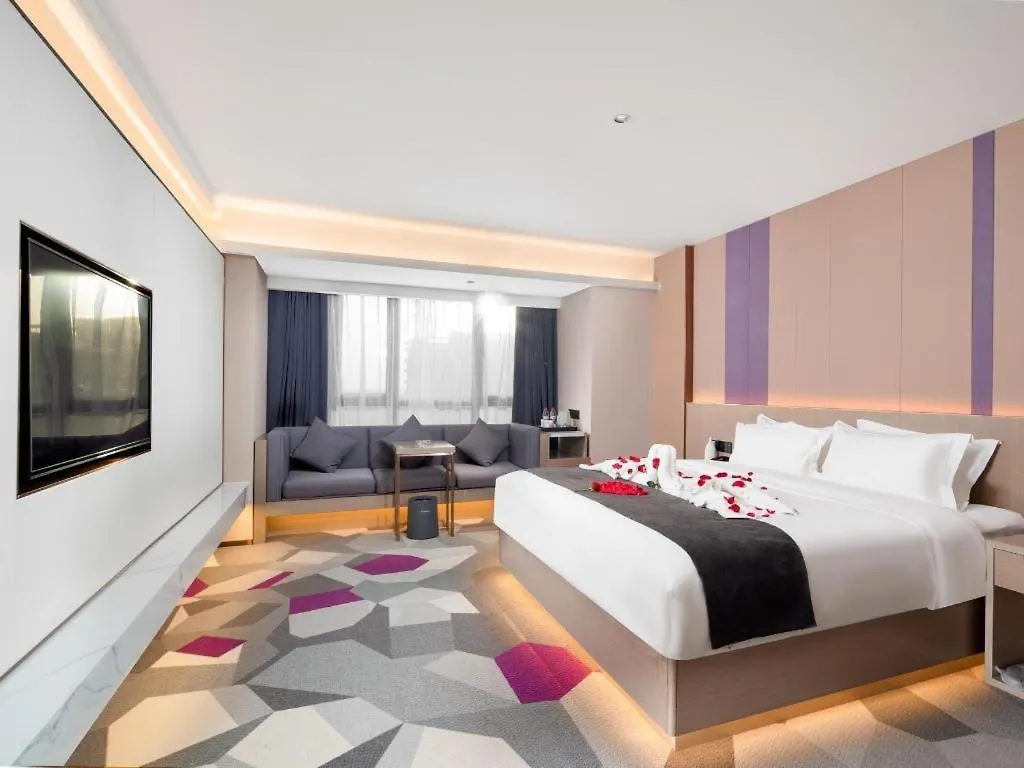 Lavande Hotel Xuchang Pangdonglai Hengdajinhui Plaza 3*,