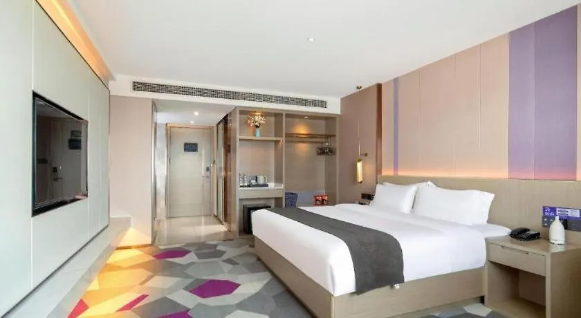 Lavande Hotel Xuchang Pangdonglai Hengdajinhui Plaza 3*,